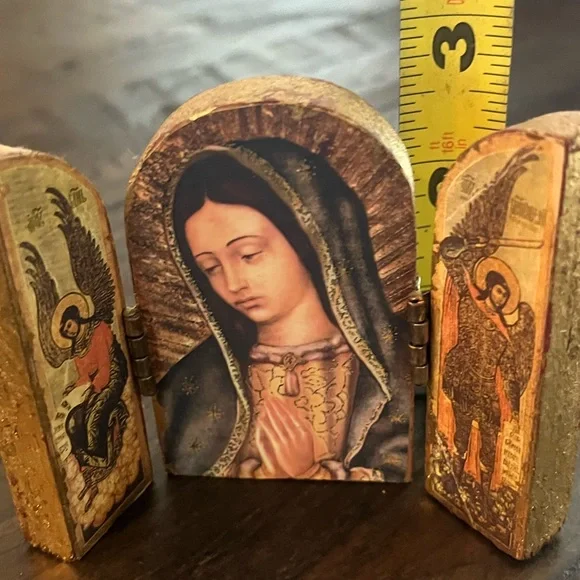 Vintage Mexican Carved Wooden 3-Panel Religious Triptych - Picture 5 of 8